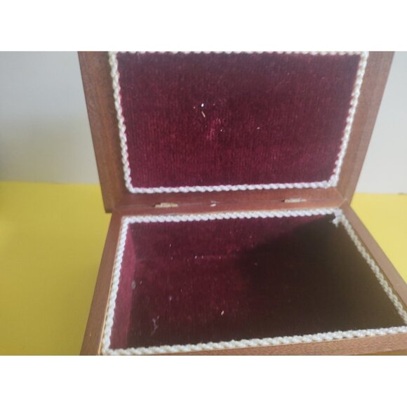 VINTAGE Wooden Decorative Box Inlaid jewelry box felt insert 6.5" x 4.75" - Picture 11 of 15